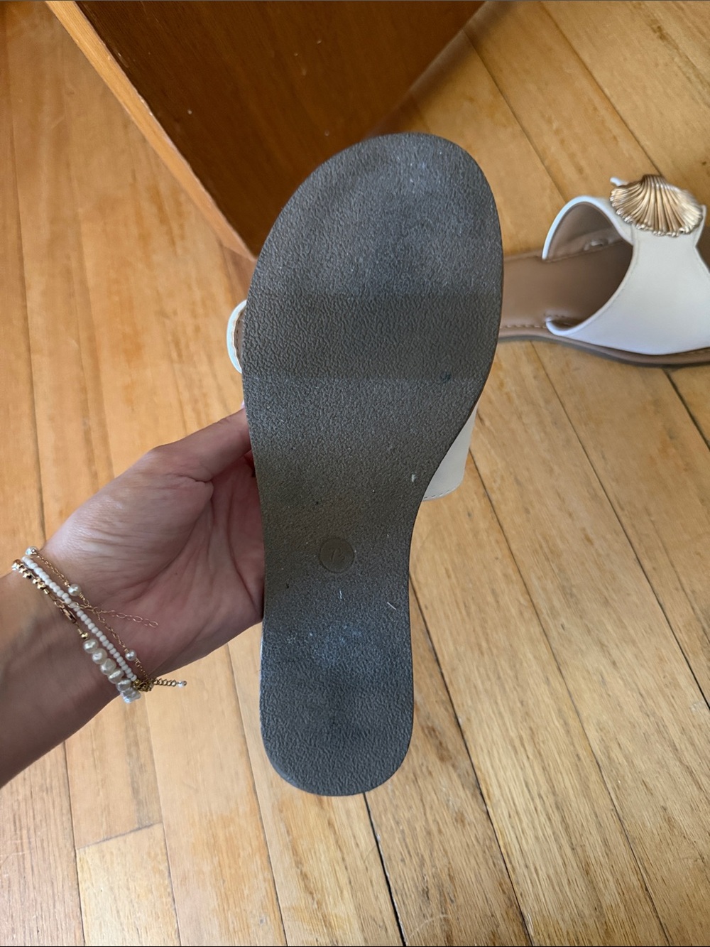 Universal Thread White Slide Sandals with Gold Shells - Picture 2 of 3